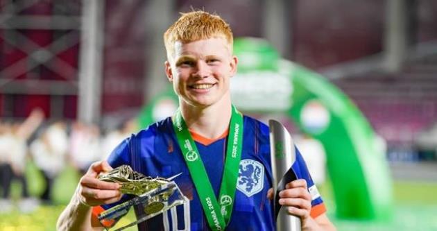 Kees Smit được xem l&agrave; b&aacute;u vật mới của b&oacute;ng đ&aacute; H&agrave; Lan.