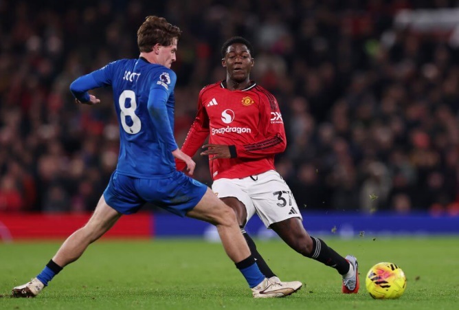 Mainoo đang muốn ra đi khi kh&ocirc;ng được Amorim trọng dụng.