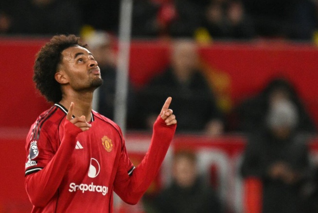 Zirkzee cũng đứng trước dấu hỏi lớn về tương lai.