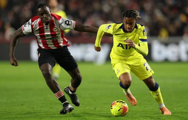 Tottenham gặp khó khăn trong khâu nhập cuộc.