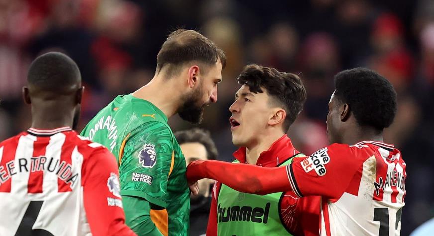Thủ môn: Gianluigi Donnarumma – 7.7/10: Người gác đền người Ý đã có một ngày làm việc hiệu quả. Anh thực hiện vài pha cứu thua chắc chắn và đảm bảo sự an toàn tuyệt đối cho khung gỗ, mang về trận giữ sạch lưới quan trọng trong bối cảnh các đồng đội phía trên bế tắc.

Hậu vệ phải: Matheus Nunes – 7.5/10: Dù không thi đấu ở vị trí sở trường, Nunes vẫn hoàn thành tốt nhiệm vụ phòng ngự. Anh cũng đóng góp một tình huống dâng cao tạo cơ hội đáng chú ý cho hàng công.

Trung vệ: Ruben Dias – 7.5/10: Dias chơi tròn vai, luôn có mặt đúng lúc để phá bóng giải nguy. Sự điềm tĩnh của anh góp công lớn giúp Man City không bị thủng lưới trước những đợt phản công của Sunderland.

Trung vệ: Nathan Ake – 7.1/10: Cầu thủ người Hà Lan là điểm sáng nơi hàng thủ. Anh không chỉ chắc chắn trong các pha tranh chấp phòng ngự mà còn thể hiện sự tự tin khi cầm bóng triển khai từ tuyến dưới.

Hậu vệ trái: Nico O’Reilly – 6.6/10: Sao trẻ O’Reilly chơi an toàn và chắc chắn khi phòng ngự bên phần sân nhà. Tuy nhiên, anh thiếu đi sự sắc sảo và chất lượng trong những pha hỗ trợ tấn công ở 1/3 cuối sân đối phương.

Tiền vệ trung tâm: Bernardo Silva – 6.6/10: Đội trưởng của Man City có vài pha đi bóng lắt léo tạo đột biến nhưng chưa đủ để tạo ra bàn thắng. Anh rời sân nhường chỗ ở phút 84.

Tiền vệ trung tâm: Nico Gonzalez – 6.1/10: Gonzalez thi đấu nỗ lực và có 2 lần giành lại quyền kiểm soát bóng. Tuy nhiên, anh gặp nhiều khó khăn trong việc bắt nhịp và tạo ảnh hưởng lên lối chơi khi tiến sang phần sân Sunderland.

Tiền vệ trung tâm: Phil Foden – 7/10: Foden có những khoảnh khắc tỏa sáng cá nhân ở mặt trận tấn công, nhưng vận may đã không mỉm cười với anh khi không thể chuyển hóa cơ hội thành bàn thắng.

Tiền vệ tấn công lệch phải: Savio – 6.1/10: Cầu thủ chạy cánh này di chuyển tốt vào những vị trí nguy hiểm. Đáng tiếc, khả năng dứt điểm và tận dụng cơ hội của anh trong trận này là khá tệ.

Tiền vệ tấn công lệch trái: Rayan Cherki – 7.4/10: Cherki là một trong những cầu thủ chơi hay nhất trên hàng công Man City với những pha đi bóng bắt mắt, khuấy đảo hàng thủ đối phương. Tuy nhiên, anh cũng bất lực trong việc tìm kiếm bàn thắng.

Tiền đạo: Erling Haaland – 6.6/10: Một ngày thi đấu thất vọng của chân sút người Na Uy. Dù sự hiện diện của Haaland vẫn gây ra khó khăn nhất định cho các hậu vệ Sunderland, nhưng anh gần như không tạo ra cảm giác sẽ ghi bàn trong suốt cả trận đấu.