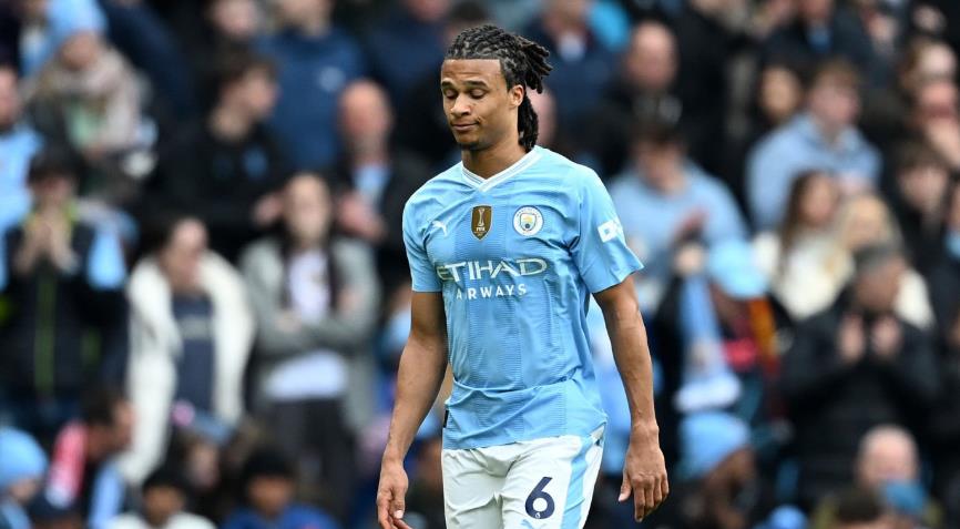 Trung vệ: Nathan Ake – 7.1/10: Cầu thủ người Hà Lan là điểm sáng nơi hàng thủ. Anh không chỉ chắc chắn trong các pha tranh chấp phòng ngự mà còn thể hiện sự tự tin khi cầm bóng triển khai từ tuyến dưới.

Hậu vệ trái: Nico O’Reilly – 6.6/10: Sao trẻ O’Reilly chơi an toàn và chắc chắn khi phòng ngự bên phần sân nhà. Tuy nhiên, anh thiếu đi sự sắc sảo và chất lượng trong những pha hỗ trợ tấn công ở 1/3 cuối sân đối phương.

Tiền vệ trung tâm: Bernardo Silva – 6.6/10: Đội trưởng của Man City có vài pha đi bóng lắt léo tạo đột biến nhưng chưa đủ để tạo ra bàn thắng. Anh rời sân nhường chỗ ở phút 84.

Tiền vệ trung tâm: Nico Gonzalez – 6.1/10: Gonzalez thi đấu nỗ lực và có 2 lần giành lại quyền kiểm soát bóng. Tuy nhiên, anh gặp nhiều khó khăn trong việc bắt nhịp và tạo ảnh hưởng lên lối chơi khi tiến sang phần sân Sunderland.

Tiền vệ trung tâm: Phil Foden – 7/10: Foden có những khoảnh khắc tỏa sáng cá nhân ở mặt trận tấn công, nhưng vận may đã không mỉm cười với anh khi không thể chuyển hóa cơ hội thành bàn thắng.

Tiền vệ tấn công lệch phải: Savio – 6.1/10: Cầu thủ chạy cánh này di chuyển tốt vào những vị trí nguy hiểm. Đáng tiếc, khả năng dứt điểm và tận dụng cơ hội của anh trong trận này là khá tệ.

Tiền vệ tấn công lệch trái: Rayan Cherki – 7.4/10: Cherki là một trong những cầu thủ chơi hay nhất trên hàng công Man City với những pha đi bóng bắt mắt, khuấy đảo hàng thủ đối phương. Tuy nhiên, anh cũng bất lực trong việc tìm kiếm bàn thắng.

Tiền đạo: Erling Haaland – 6.6/10: Một ngày thi đấu thất vọng của chân sút người Na Uy. Dù sự hiện diện của Haaland vẫn gây ra khó khăn nhất định cho các hậu vệ Sunderland, nhưng anh gần như không tạo ra cảm giác sẽ ghi bàn trong suốt cả trận đấu.