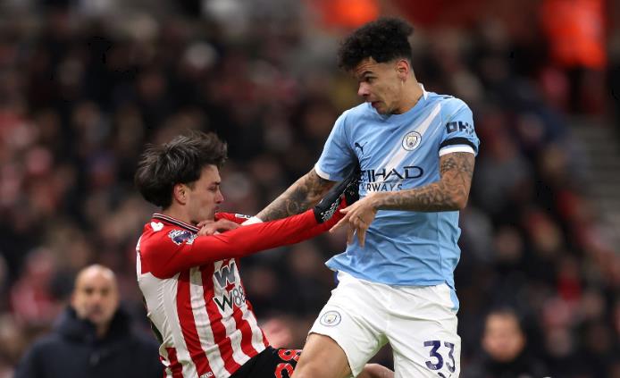 Hậu vệ trái: Nico O’Reilly – 6.6/10: Sao trẻ O’Reilly chơi an toàn và chắc chắn khi phòng ngự bên phần sân nhà. Tuy nhiên, anh thiếu đi sự sắc sảo và chất lượng trong những pha hỗ trợ tấn công ở 1/3 cuối sân đối phương.

Tiền vệ trung tâm: Bernardo Silva – 6.6/10: Đội trưởng của Man City có vài pha đi bóng lắt léo tạo đột biến nhưng chưa đủ để tạo ra bàn thắng. Anh rời sân nhường chỗ ở phút 84.

Tiền vệ trung tâm: Nico Gonzalez – 6.1/10: Gonzalez thi đấu nỗ lực và có 2 lần giành lại quyền kiểm soát bóng. Tuy nhiên, anh gặp nhiều khó khăn trong việc bắt nhịp và tạo ảnh hưởng lên lối chơi khi tiến sang phần sân Sunderland.

Tiền vệ trung tâm: Phil Foden – 7/10: Foden có những khoảnh khắc tỏa sáng cá nhân ở mặt trận tấn công, nhưng vận may đã không mỉm cười với anh khi không thể chuyển hóa cơ hội thành bàn thắng.

Tiền vệ tấn công lệch phải: Savio – 6.1/10: Cầu thủ chạy cánh này di chuyển tốt vào những vị trí nguy hiểm. Đáng tiếc, khả năng dứt điểm và tận dụng cơ hội của anh trong trận này là khá tệ.

Tiền vệ tấn công lệch trái: Rayan Cherki – 7.4/10: Cherki là một trong những cầu thủ chơi hay nhất trên hàng công Man City với những pha đi bóng bắt mắt, khuấy đảo hàng thủ đối phương. Tuy nhiên, anh cũng bất lực trong việc tìm kiếm bàn thắng.

Tiền đạo: Erling Haaland – 6.6/10: Một ngày thi đấu thất vọng của chân sút người Na Uy. Dù sự hiện diện của Haaland vẫn gây ra khó khăn nhất định cho các hậu vệ Sunderland, nhưng anh gần như không tạo ra cảm giác sẽ ghi bàn trong suốt cả trận đấu.