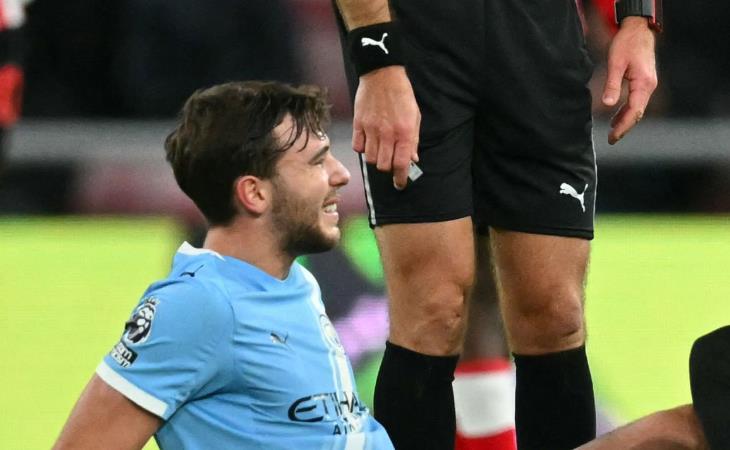 Tiền vệ trung tâm: Nico Gonzalez – 6.1/10: Gonzalez thi đấu nỗ lực và có 2 lần giành lại quyền kiểm soát bóng. Tuy nhiên, anh gặp nhiều khó khăn trong việc bắt nhịp và tạo ảnh hưởng lên lối chơi khi tiến sang phần sân Sunderland.

Tiền vệ trung tâm: Phil Foden – 7/10: Foden có những khoảnh khắc tỏa sáng cá nhân ở mặt trận tấn công, nhưng vận may đã không mỉm cười với anh khi không thể chuyển hóa cơ hội thành bàn thắng.

Tiền vệ tấn công lệch phải: Savio – 6.1/10: Cầu thủ chạy cánh này di chuyển tốt vào những vị trí nguy hiểm. Đáng tiếc, khả năng dứt điểm và tận dụng cơ hội của anh trong trận này là khá tệ.

Tiền vệ tấn công lệch trái: Rayan Cherki – 7.4/10: Cherki là một trong những cầu thủ chơi hay nhất trên hàng công Man City với những pha đi bóng bắt mắt, khuấy đảo hàng thủ đối phương. Tuy nhiên, anh cũng bất lực trong việc tìm kiếm bàn thắng.

Tiền đạo: Erling Haaland – 6.6/10: Một ngày thi đấu thất vọng của chân sút người Na Uy. Dù sự hiện diện của Haaland vẫn gây ra khó khăn nhất định cho các hậu vệ Sunderland, nhưng anh gần như không tạo ra cảm giác sẽ ghi bàn trong suốt cả trận đấu.