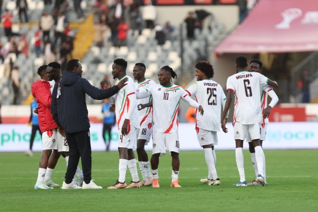 Tiếng n&oacute;i lịch sử chỉ ra Sudan l&eacute;p vế trước Senegal.