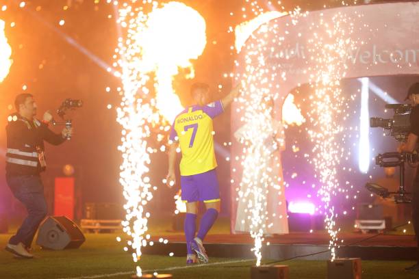 Cristiano Ronaldo được chào đóng nồng nhiệt khi đến với Al Nassr.