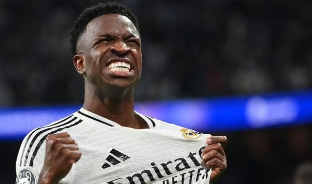 Ảnh bài viết Tin đồn chuyển nhượng tối 2/1: Nội bộ Real Madrid đòi bán Vinicius, Barca hụt "Marcelo mới"