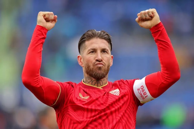 Sergio Ramos đ&agrave;m ph&aacute;n mua lại cổ phần CLB cũ Sevilla.