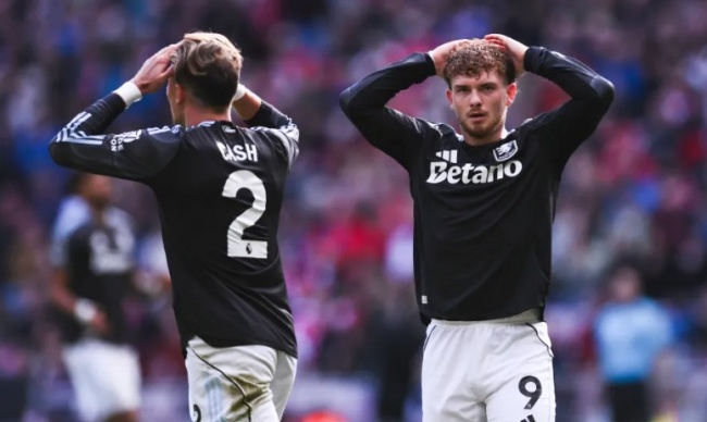 Ảnh bài viết Liverpool chuẩn bị gia hạn với Gravenberch, Elliott mắc kẹt ở Aston Villa