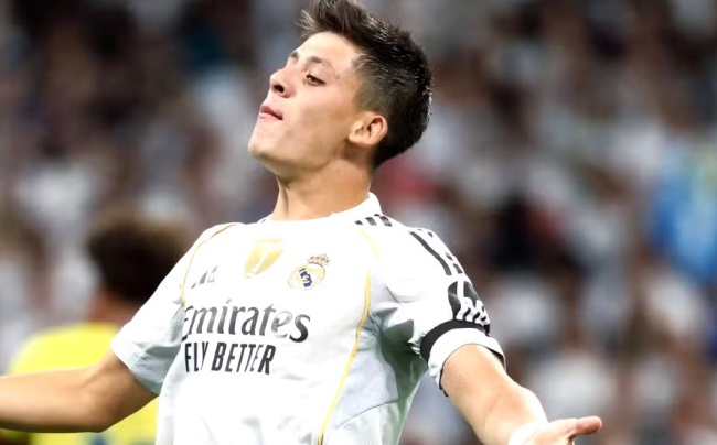 Ảnh bài viết Bóng tối bao phủ Eze khi Arsenal nhắm Guler