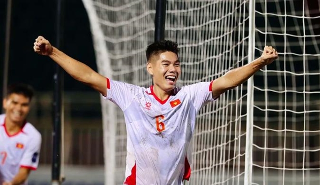 Hiểu Minh l&agrave; tương lai h&agrave;ng thủ tuyển Việt Nam.