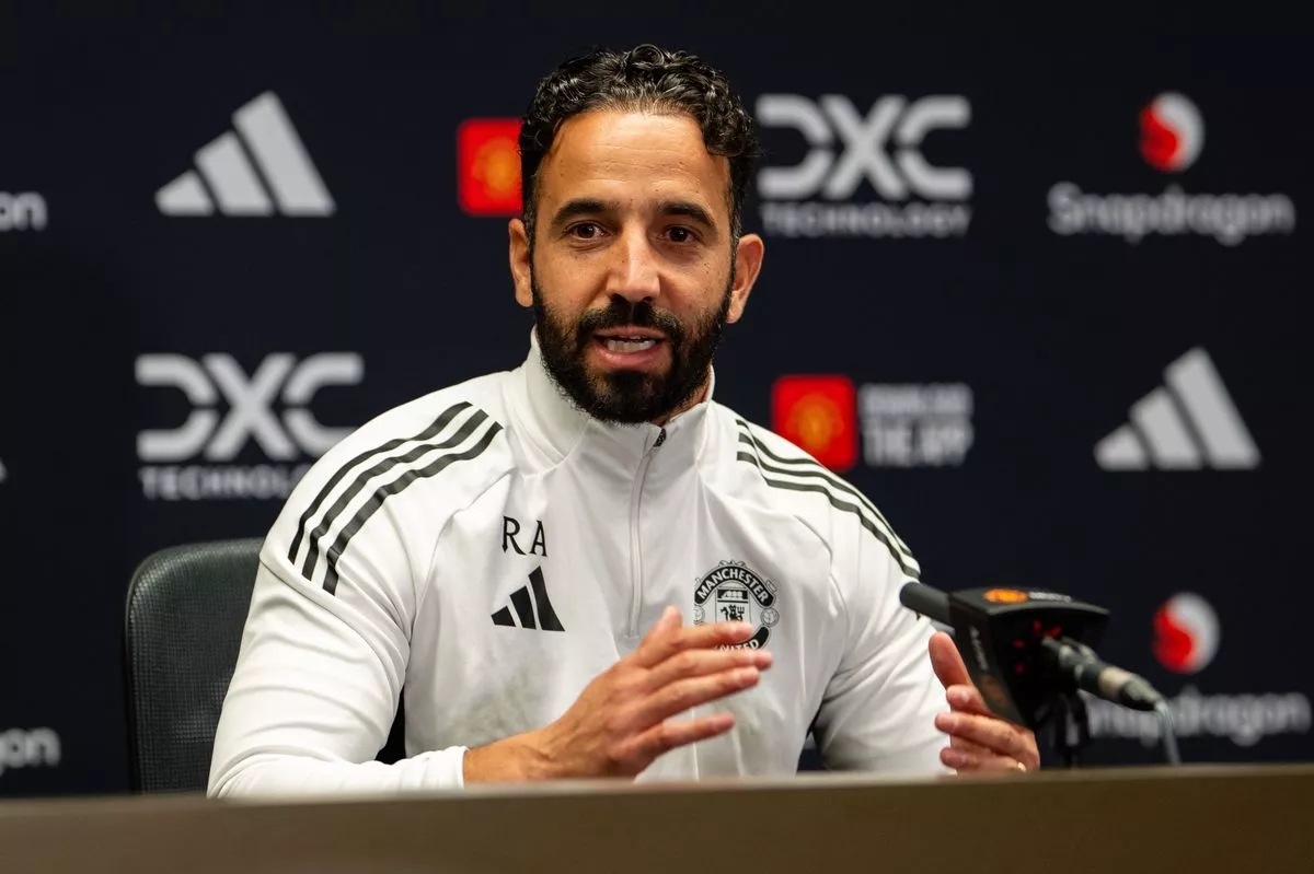 HLV Ruben Amorim k&ecirc;u gọi cầu thủ Man United gi&agrave;nh 3 điểm tr&ecirc;n s&acirc;n Elland Road.