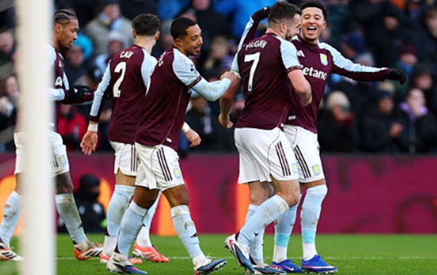 Aston Villa thắng dễ Forest để vươn lên nhì bảng Ngoại hạng Anh.