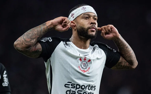 Depay lọt v&agrave;o tầm ngắm của Liverpool.