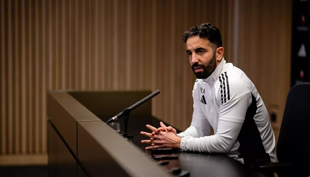 Ảnh bài viết Amorim đơn độc xoay xở giữa bão ngầm tại MU