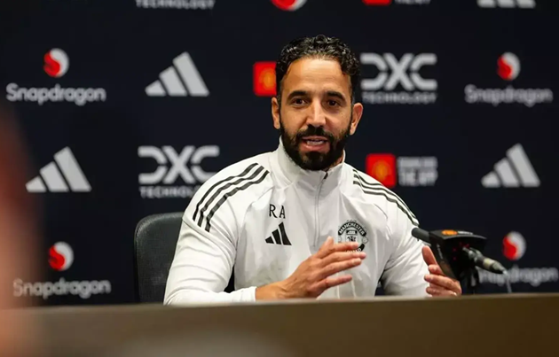 HLV Amorim c&oacute; những chia sẻ về t&igrave;nh h&igrave;nh lực lượng của Man Utd.