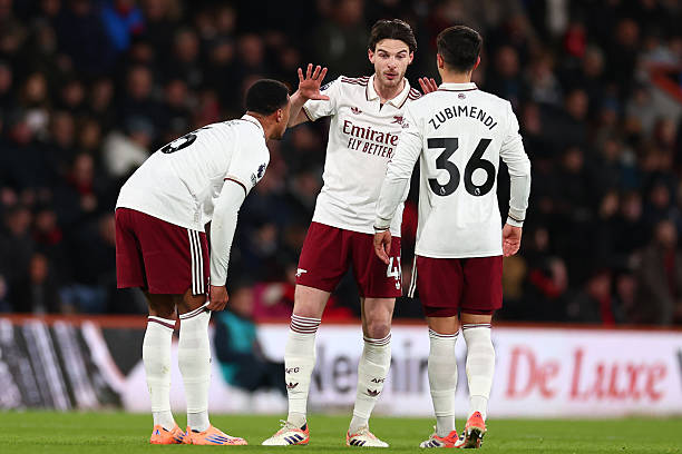 Sự xuất sắc của Martin Zubimendi gi&uacute;p Declan Rice thoải m&aacute;i d&acirc;ng cao v&agrave; ghi c&uacute; đ&uacute;p b&agrave;n thắng v&agrave;o lưới Bouremouth.