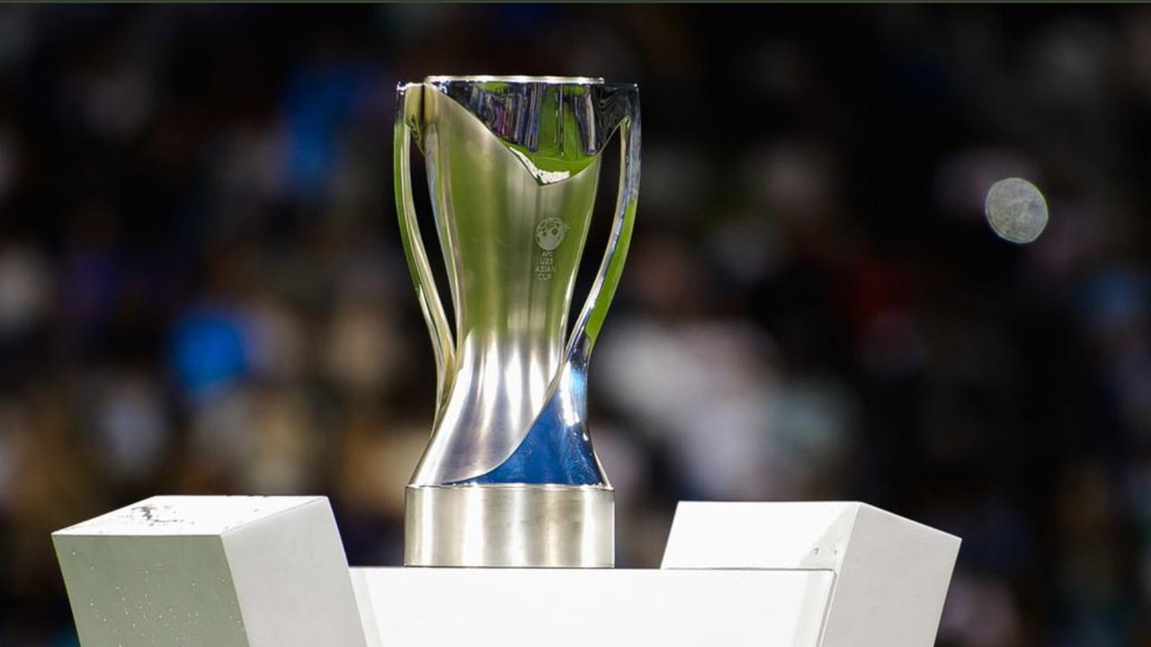 Chiếc cúp cho nhà vô địch tháng này.