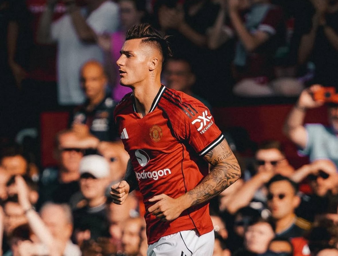 Ảnh bài viết Sesko bỏ lỡ cơ hội khó tin trước khi bị thổi việt vị