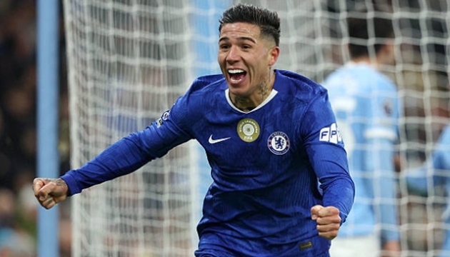 Enzo Fernandez (7.1): Ngôi sao sáng nhất của Chelsea. Sau hiệp một khó khăn, Enzo đã chơi bùng nổ, làm chủ khu trung tuyến và quan trọng nhất là ghi bàn thắng quý hơn vàng ở phút bù giờ, giữ lại 1 điểm cho The Blues.