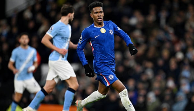 Estevao (5.8): Tài năng trẻ người Brazil gặp "sốc nhiệt" tại Etihad. Anh gần như mất hút, hiếm khi chạm bóng và bị thay ra ngay sau giờ nghỉ.