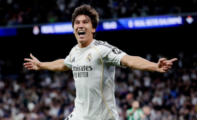 Gonzalo Garcia tỏa s&aacute;ng với hattrick b&agrave;n thắng.