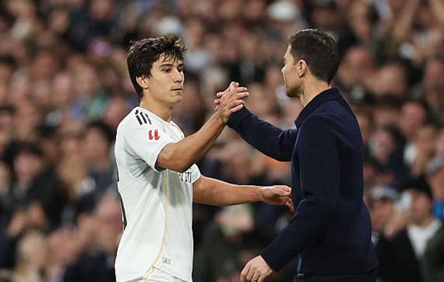 Gonzalo Garcia lập hattrick trong trận đấu với Real Betis.