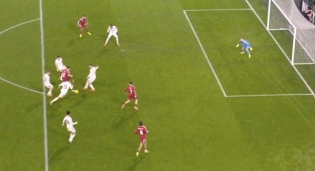 Liverpool được công nhận một bàn thắng tranh cãi.