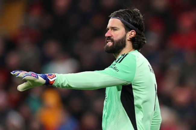 Alisson Becker - 5.9 điểm. Thủ thành người Brazil không có quá nhiều cơ hội để trổ tài khi đối phương chỉ có hai cú sút trúng đích cả trận. Đáng tiếc, cả hai tình huống đó đều biến thành những bàn thắng không thể cản phá.