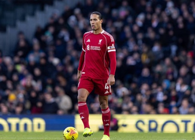 Virgil van Dijk - 6.2 điểm. Thủ quân người Hà Lan chơi tốt trong các pha không chiến và chỉ đạo hàng thủ, nhưng anh chính là người đã mắc lỗi vị trí khiến bẫy việt vị phá sản trong bàn thua đầu tiên.