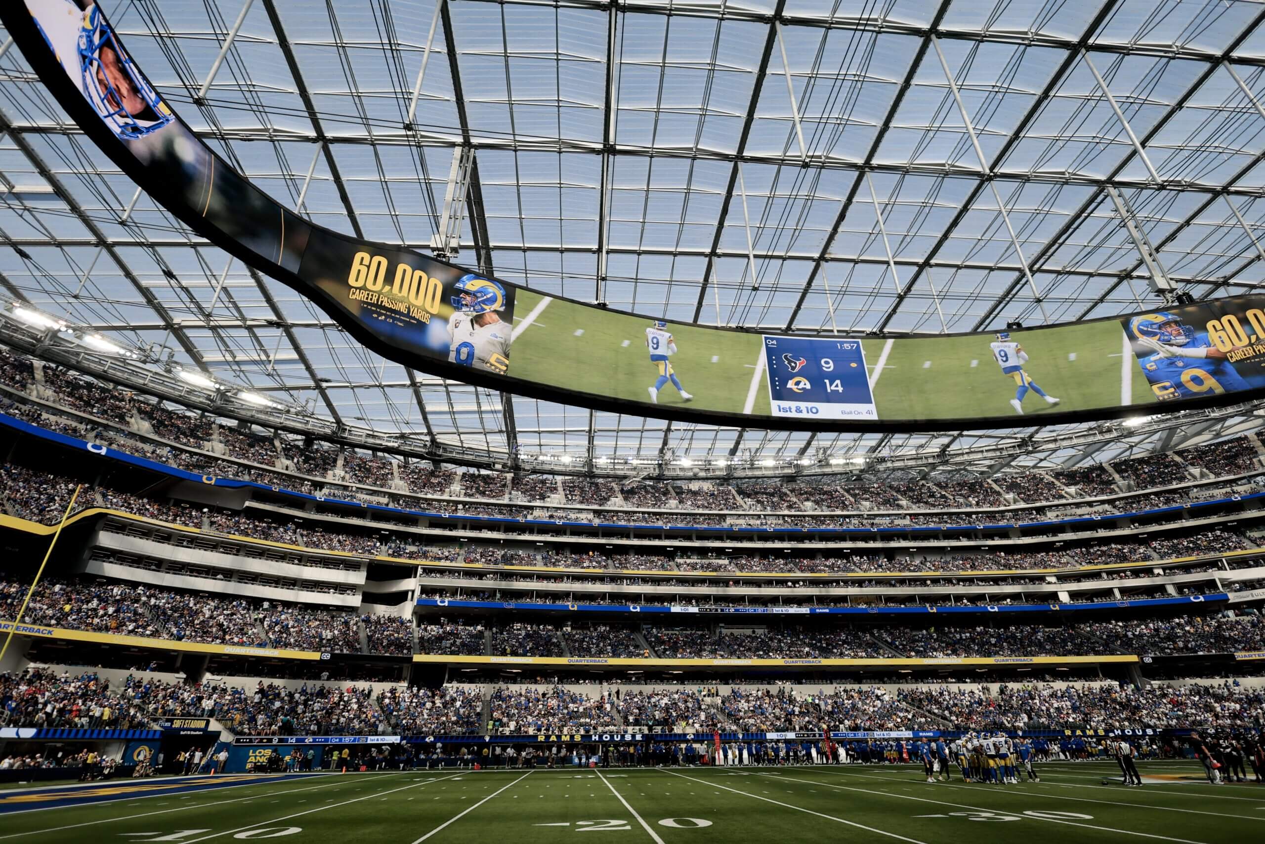 Màn hình LED của sân vận động SoFi hiện đang được nhiều sân vận động mới khác học hỏi.