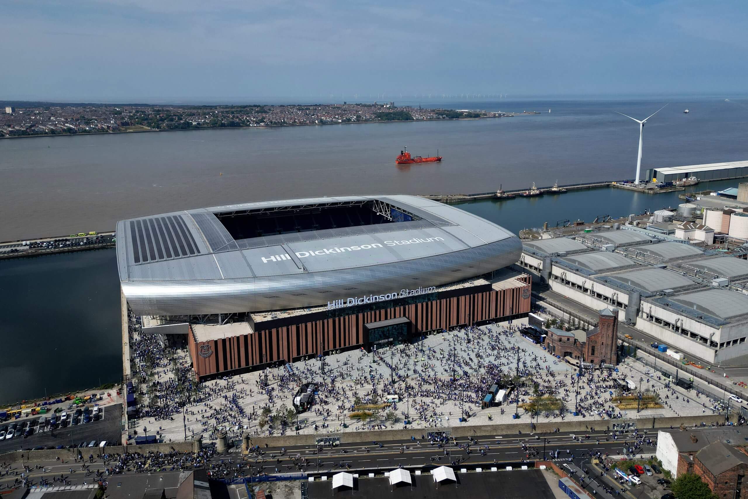 Sức chứa và tỉ lệ lấp đầy là bài toán kính tế hóc búa của nhiều CLB