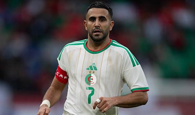 Riyad Mahrez là ngôi sao đáng chú ý bên phía Algeria.