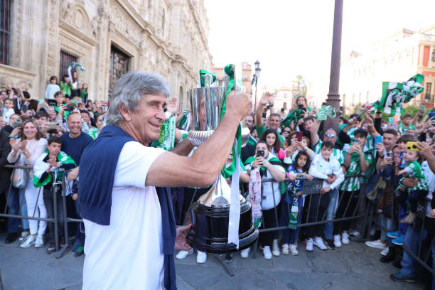 HLV Manuel Pellegrini giúp Real Betis vô địch Cúp Nhà Vua lần thứ 3 trong lịch sử vào năm 2022.