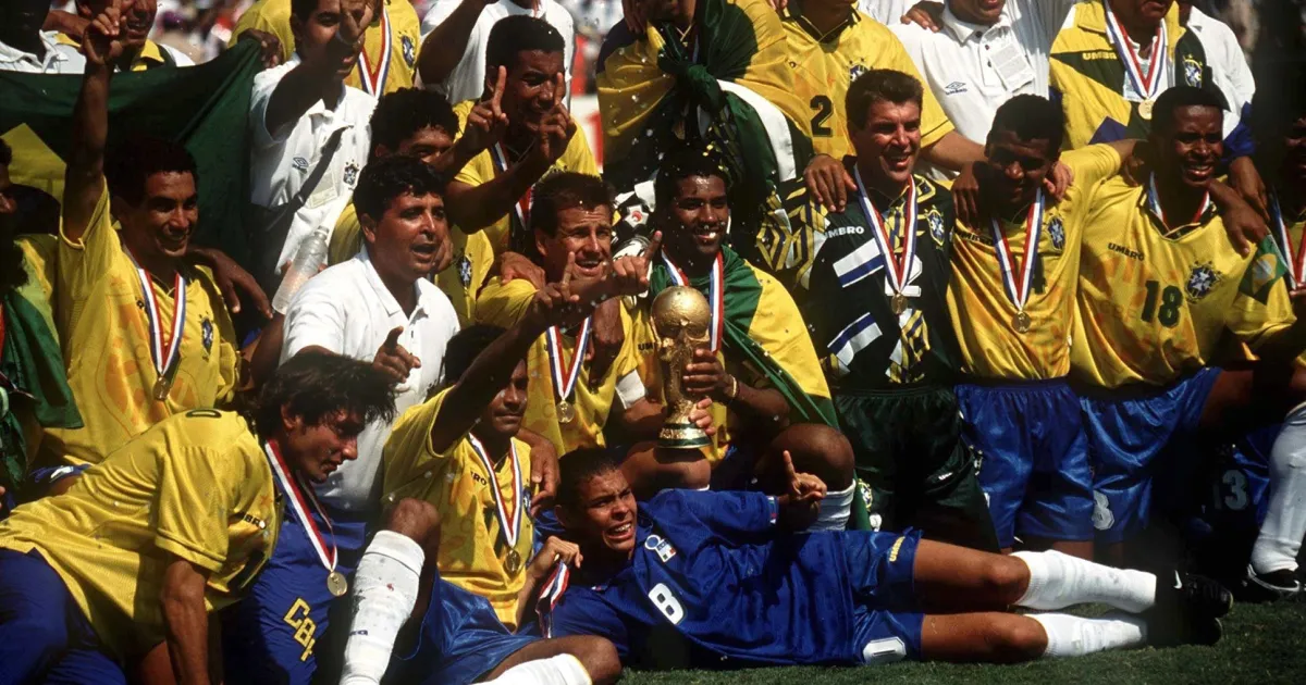 Brazil c&oacute; lần thứ 4 l&ecirc;n đỉnh thế giới