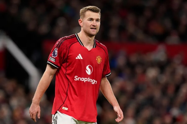 De Ligt đ&atilde; thi đấu với một HLV mới trong mỗi m&ugrave;a giải m&agrave; anh g&oacute;p mặt.