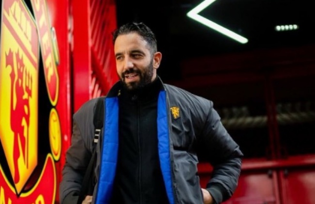 Amorim rời MU sau ph&aacute;t ng&ocirc;n g&acirc;y tranh c&atilde;i.