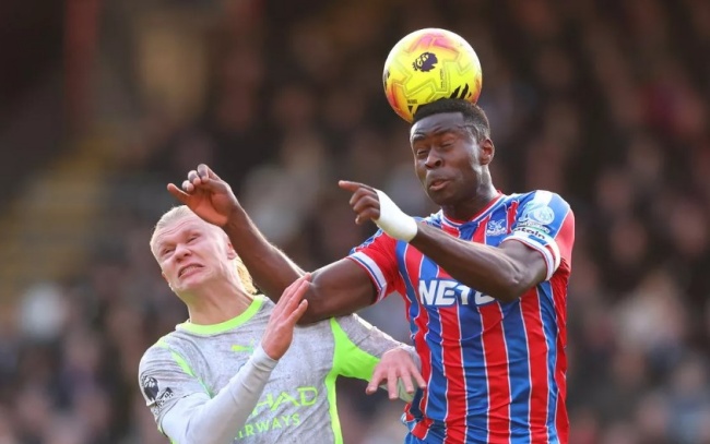 Guehi c&oacute; kinh nghiệm thi đấu tại Ngoại hạng Anh.