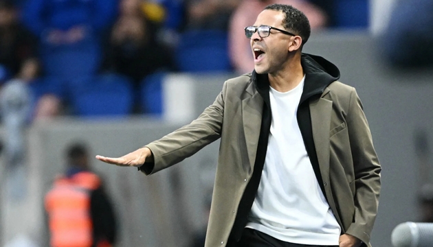 Rosenior thận trọng tiếp quản Chelsea, cam kết xây dựng giá trị văn hóa và bản sắc CLB.