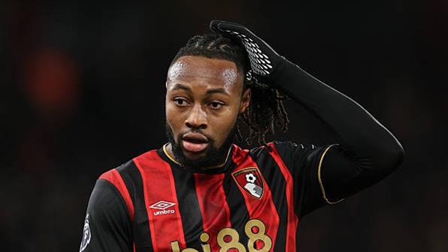 Antoine Semenyo chuẩn bị chuyển sang kho&aacute;c &aacute;o Manchester City.