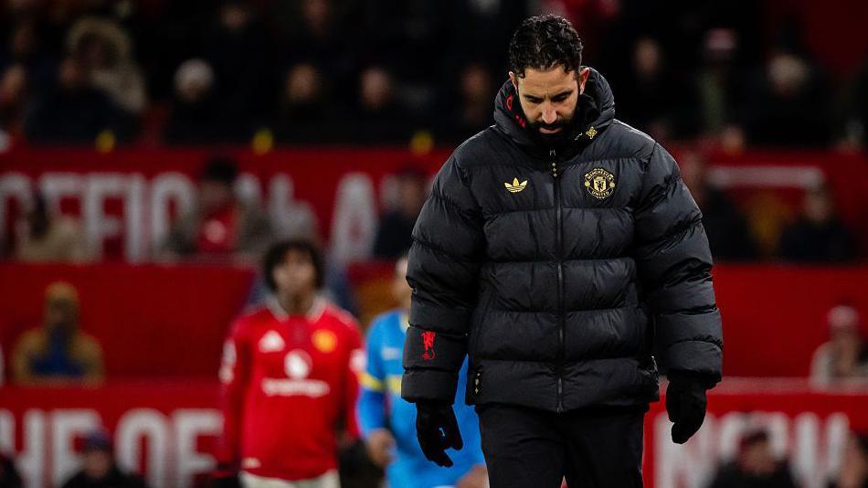 Ảnh bài viết HLV trưởng và Nhà quản lý: Khi chức danh tiễn Amorim rời Man Utd