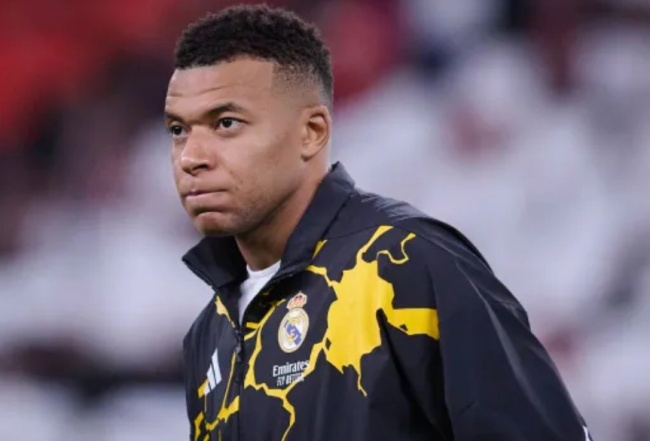 Mbappe ngồi ngo&agrave;i bởi chấn thương.