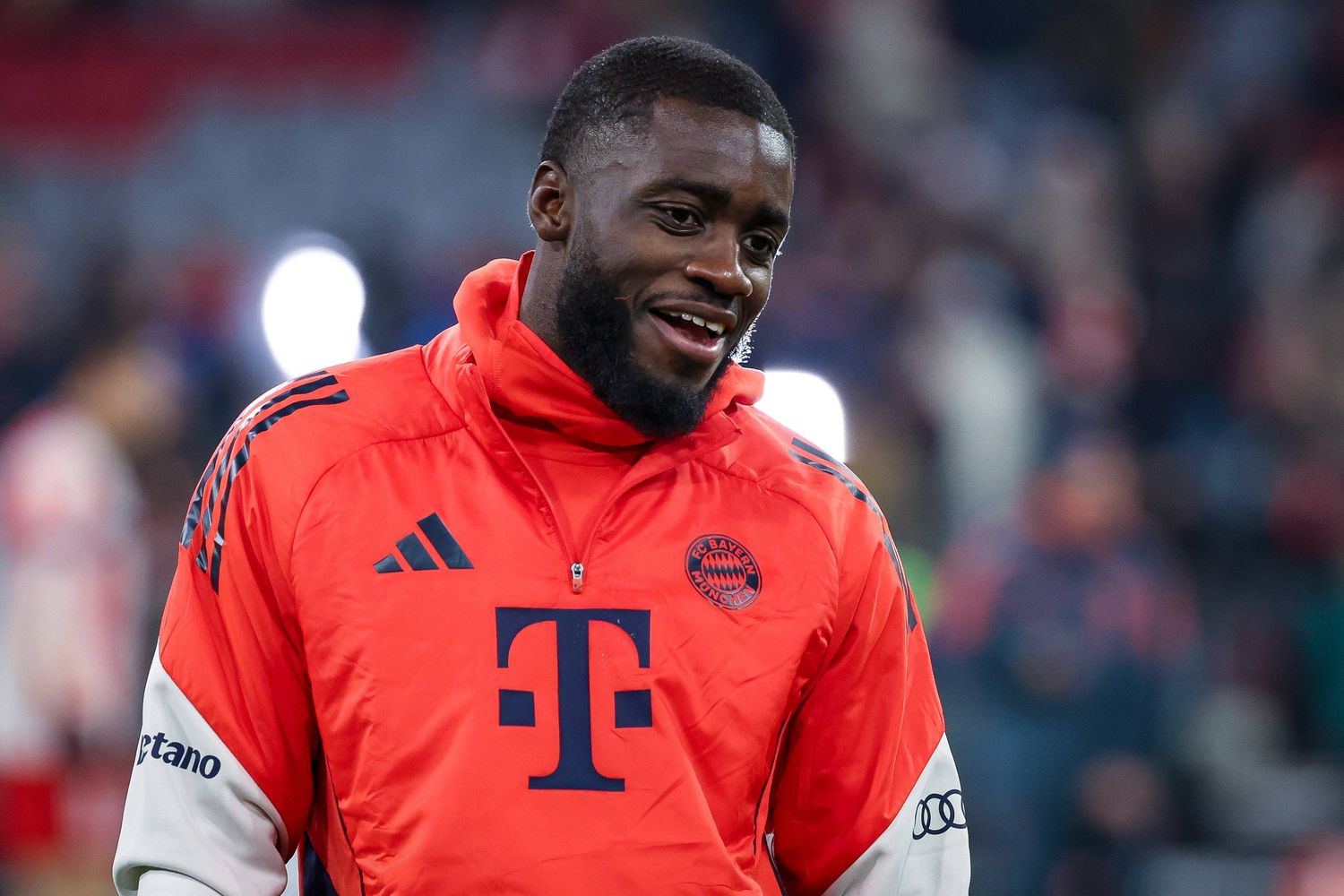 Upamecano sẽ tiếp tục gắn b&oacute; với Bayern.