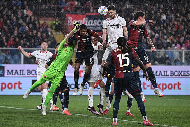 Phong độ giữa Milan v&agrave; Genoa v&agrave;o l&uacute;c n&agrave;y l&agrave; rất tương phản. 
