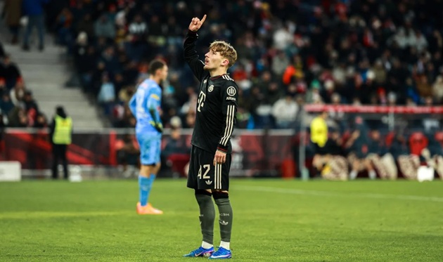 Ảnh bài viết Bayern tăng lương gấp 3 giữ chân thần đồng Karl đến năm 2031