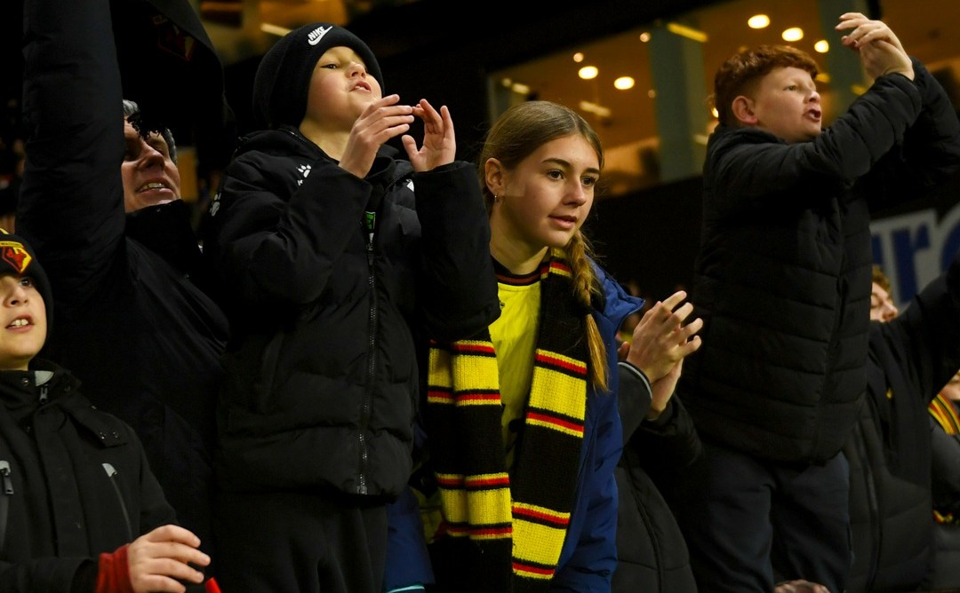 Ảnh bài viết Góc khuất vụ Hull City dùng đèn khò sấy sân