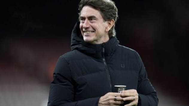 Ảnh bài viết HLV Tottenham bức xúc vì bị soi cốc cà phê in logo Arsenal