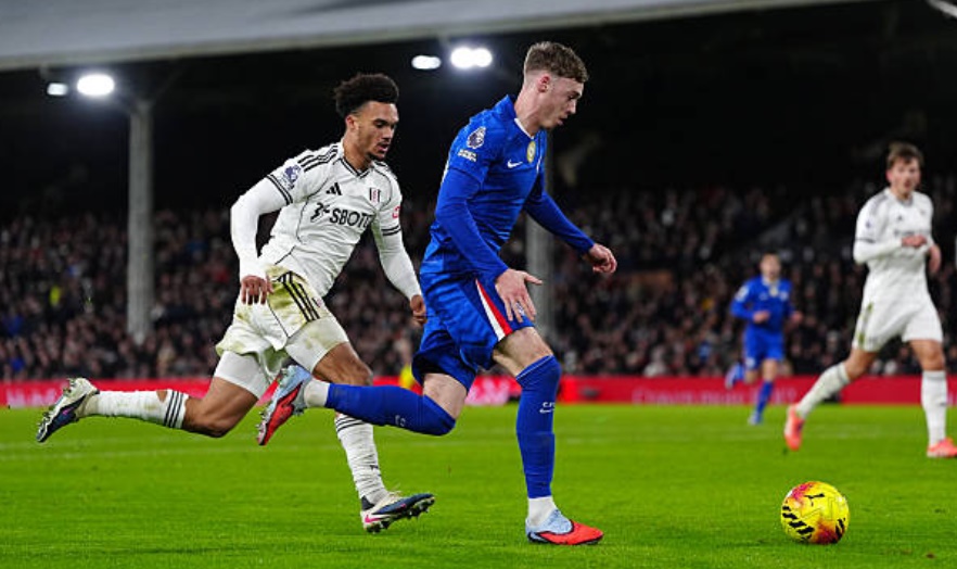 Cole Palmer (6.5 điểm): Vẫn chưa lấy lại được nền tảng thể lực tốt nhất sau chấn thương. Tuy nhiên, Palmer vẫn cho thấy đẳng cấp với pha bỏ bóng thông minh mở ra cơ hội cho Delap. Anh thi đấu năng nổ hơn trong hiệp hai với những pha chuyển trạng thái nhanh, nhưng cuối cùng phải rời sân nhường chỗ cho Joao Pedro để đảm bảo an toàn cho chấn thương vùng háng.

Liam Delap (6.8 điểm): Điểm sáng lớn nhất trên hàng công của "The Blues". Trong một ngày phải đơn độc tác chiến trên hàng công do đội nhà thiếu người, Delap đã làm rất tốt vai trò làm tường. Anh không nản lòng sau khi bị Leno cản phá cú sút đầu tiên và đã có mặt đúng lúc để đệm bóng cận thành san bằng tỉ số 1-1, thắp lên hy vọng giữ điểm cho đội khách.


Chấm điểm Chelsea theo BongDa.com.vn.