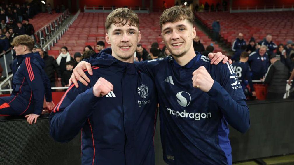 Tyler và Jack Fletcher là 2 tiền vệ triển vọng của Man Utd