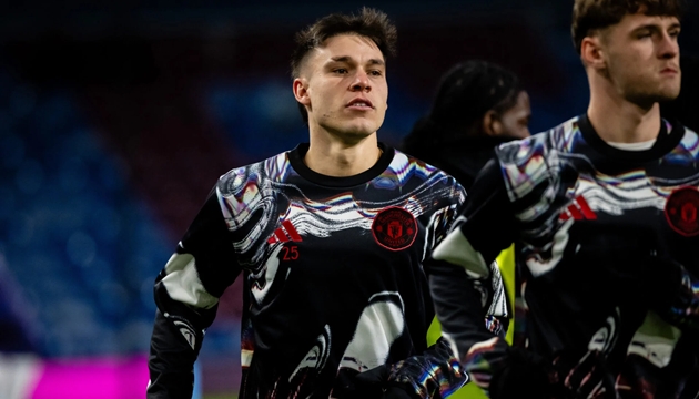 Manuel Ugarte c&acirc;n nhắc rời Man United.